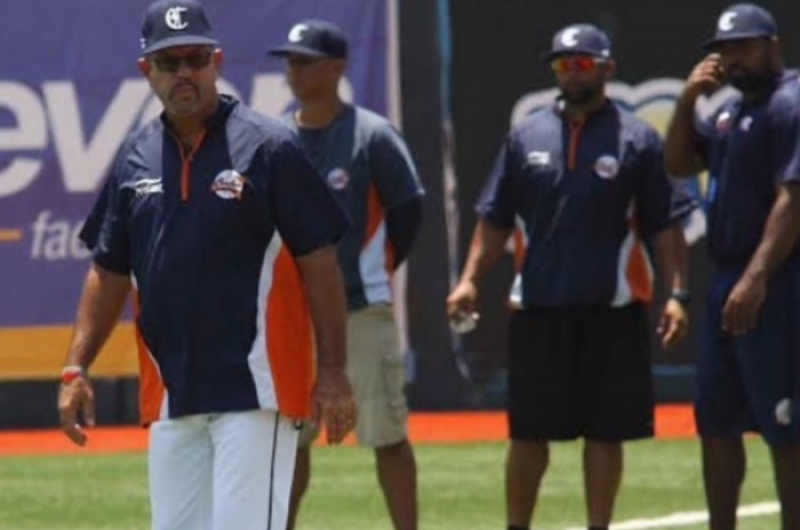 MIKE ALVAREZ NUEVO MANAGER DE CARIBES