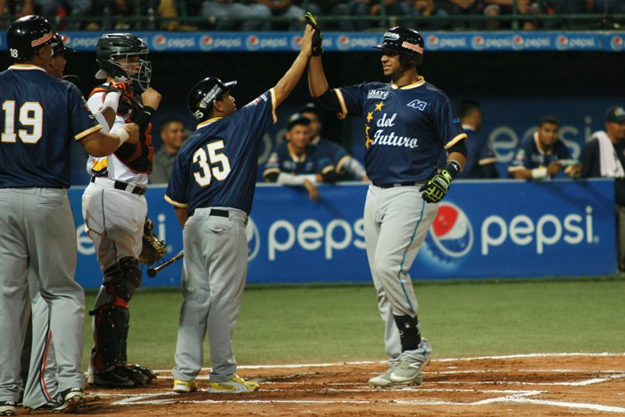 EMPATE ENTRE ESTRELLAS