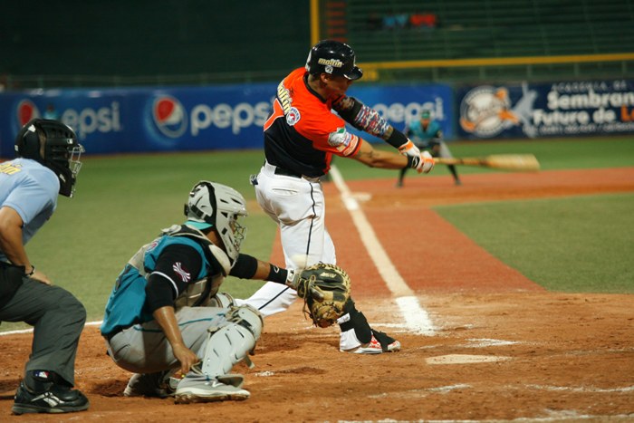 CARIBES CEDIÓ EN DOBLE JUEGO